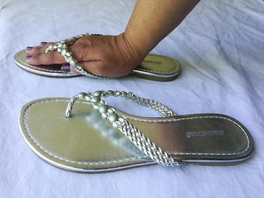 Sandalias entre dedos/Tongas plateadas con cuentas talla 38 - nuevas – photo 2